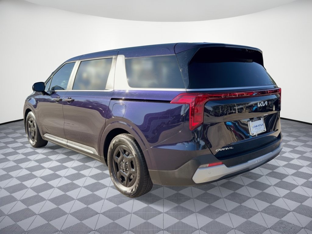 Used 2025 Kia Carnival FWD image 3