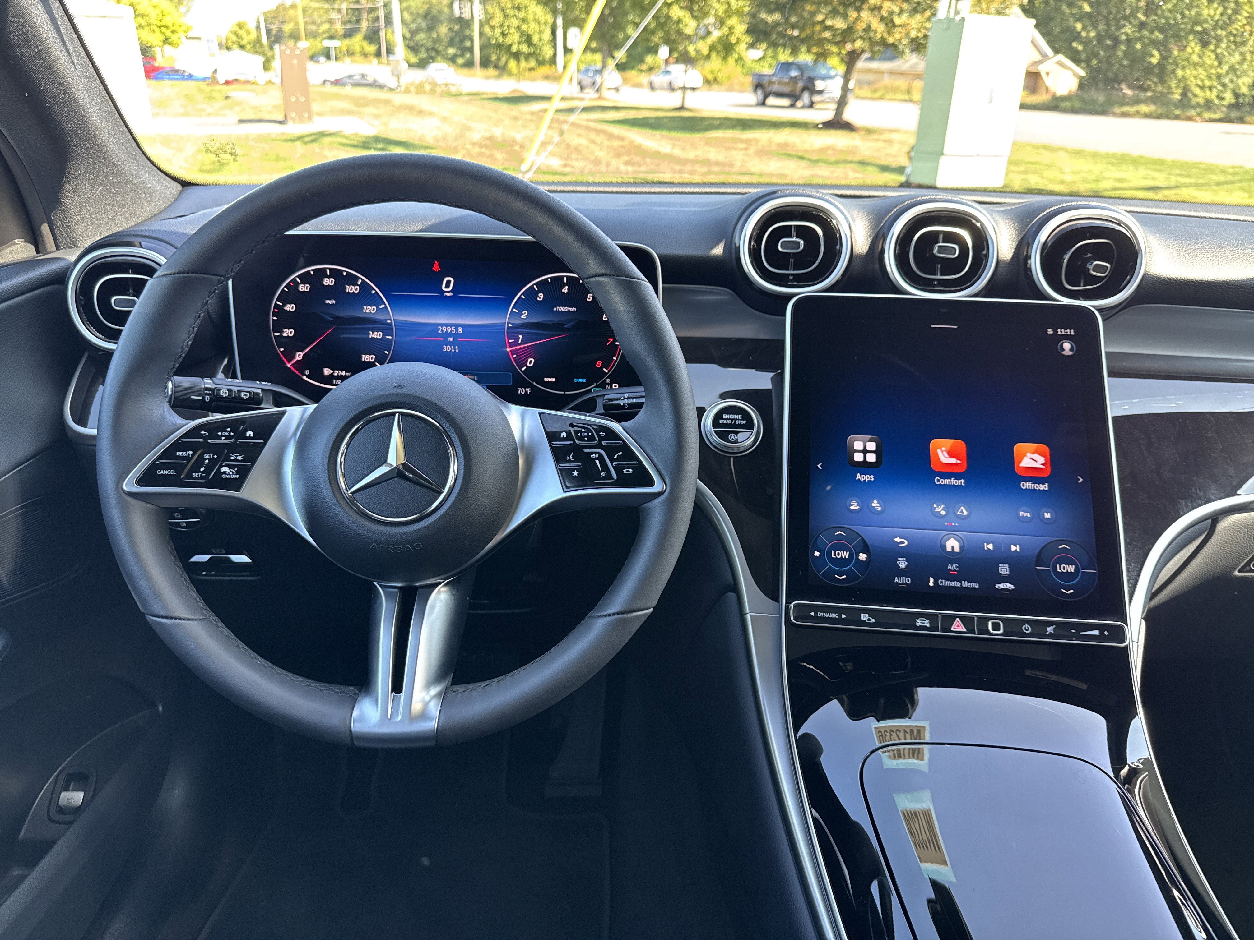 Used 2025 Mercedes-Benz GLC 300 4MATIC image 12