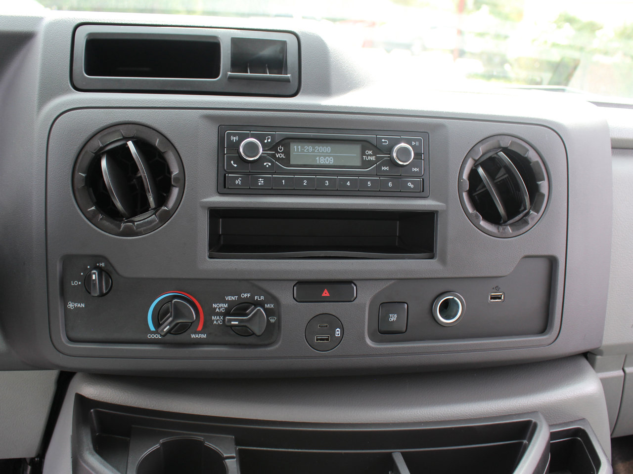 Used 2024 Ford E-450 and Econoline 450 Super Duty w/ Power Windows & Locks Group image 24