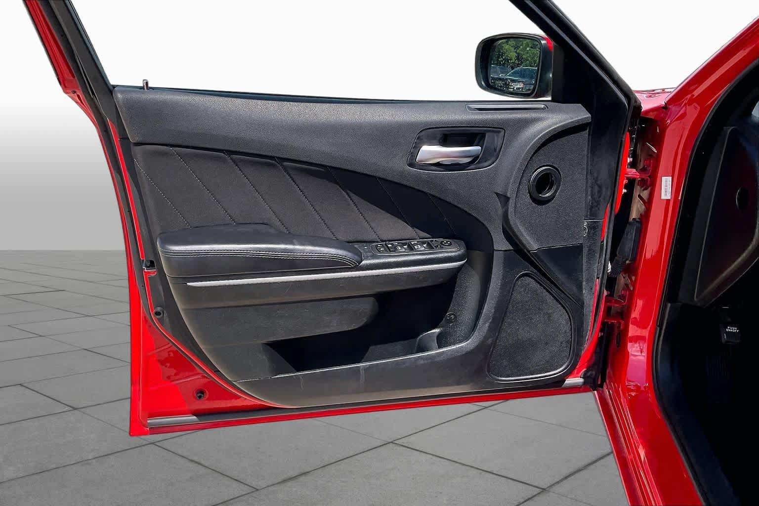 Used 2022 Dodge Charger SXT RWD image 18