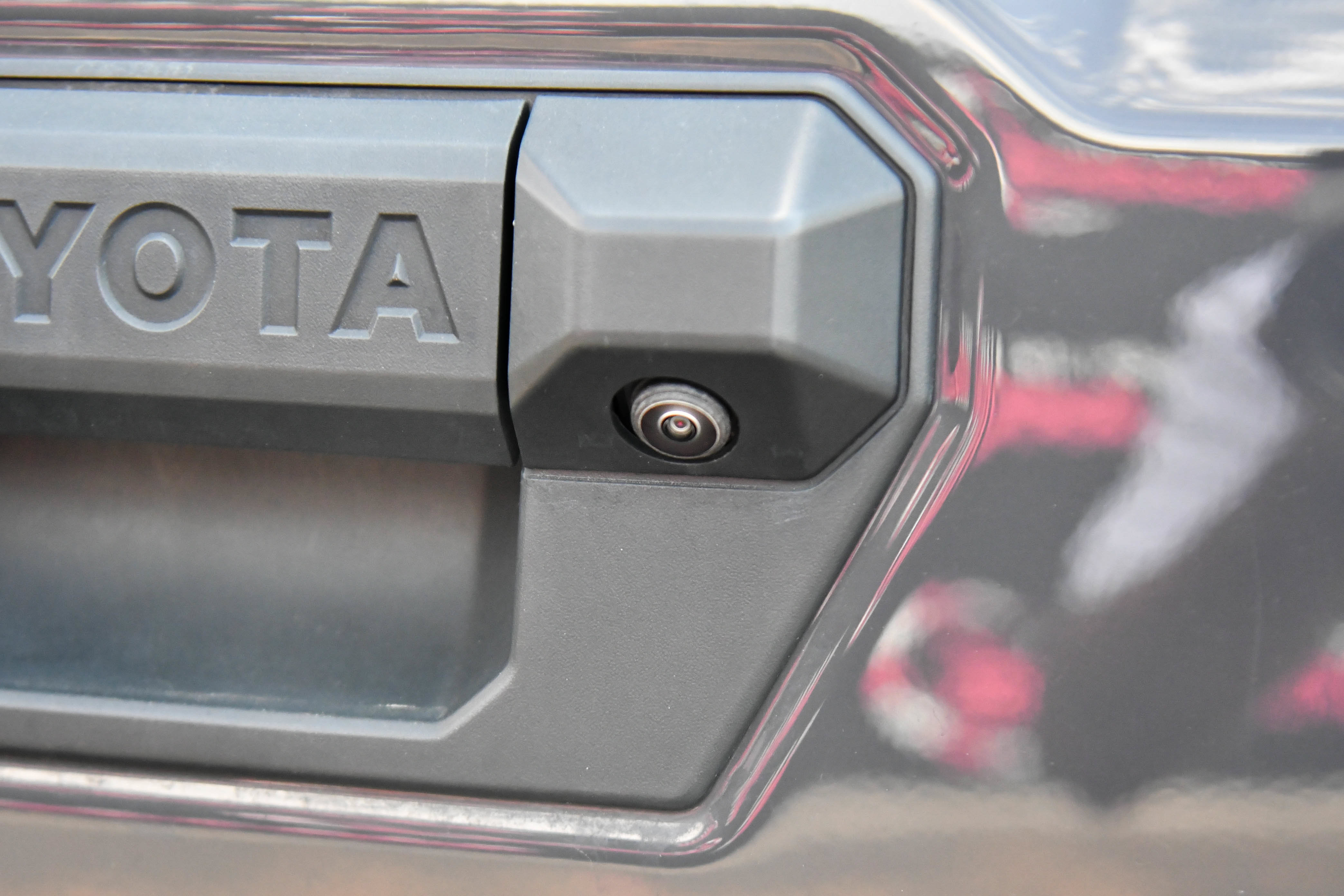 Used 2025 Toyota Tacoma SR5 AWD/4WD image 40