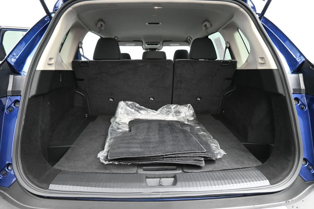 Used 2023 Nissan Rogue SV FWD image 16