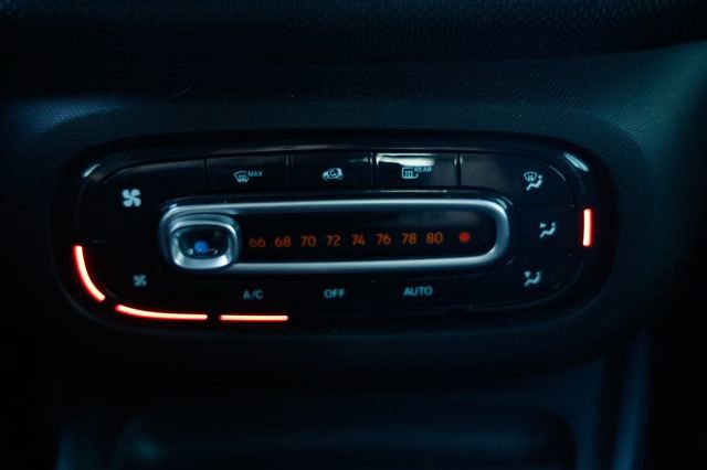 Used 2016 smart fortwo passion image 27