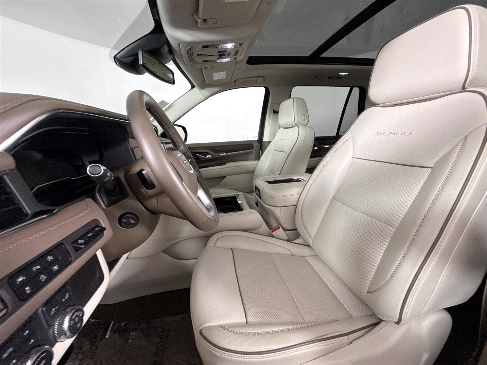 Used 2024 GMC Yukon Denali AWD/4WD image 3
