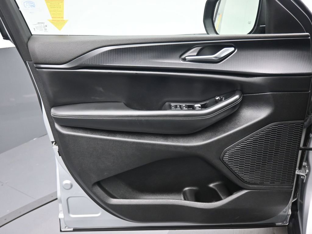 Used 2023 Jeep Grand Cherokee L Laredo AWD/4WD image 9