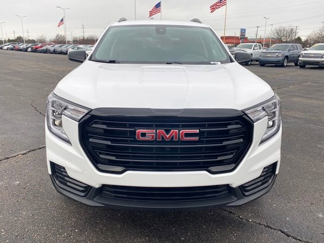 Certified 2023 GMC Terrain SLE w/ Driver Convenience Package image 2