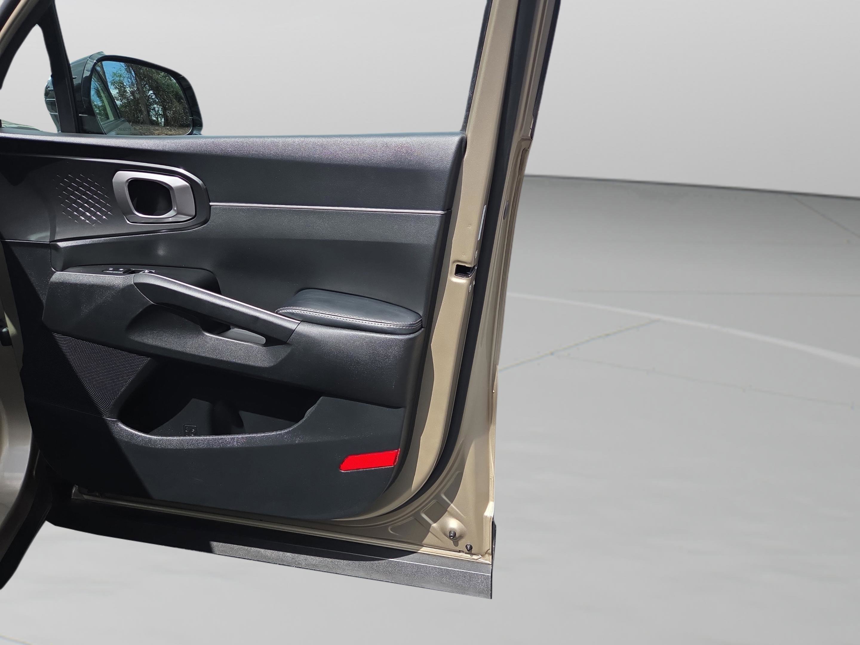 Used 2021 Kia Sorento S image 38