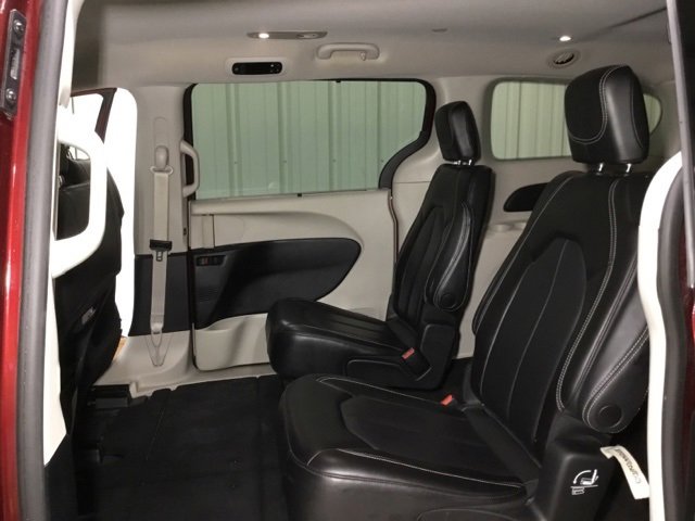 Used 2023 Chrysler Pacifica Touring-L image 35