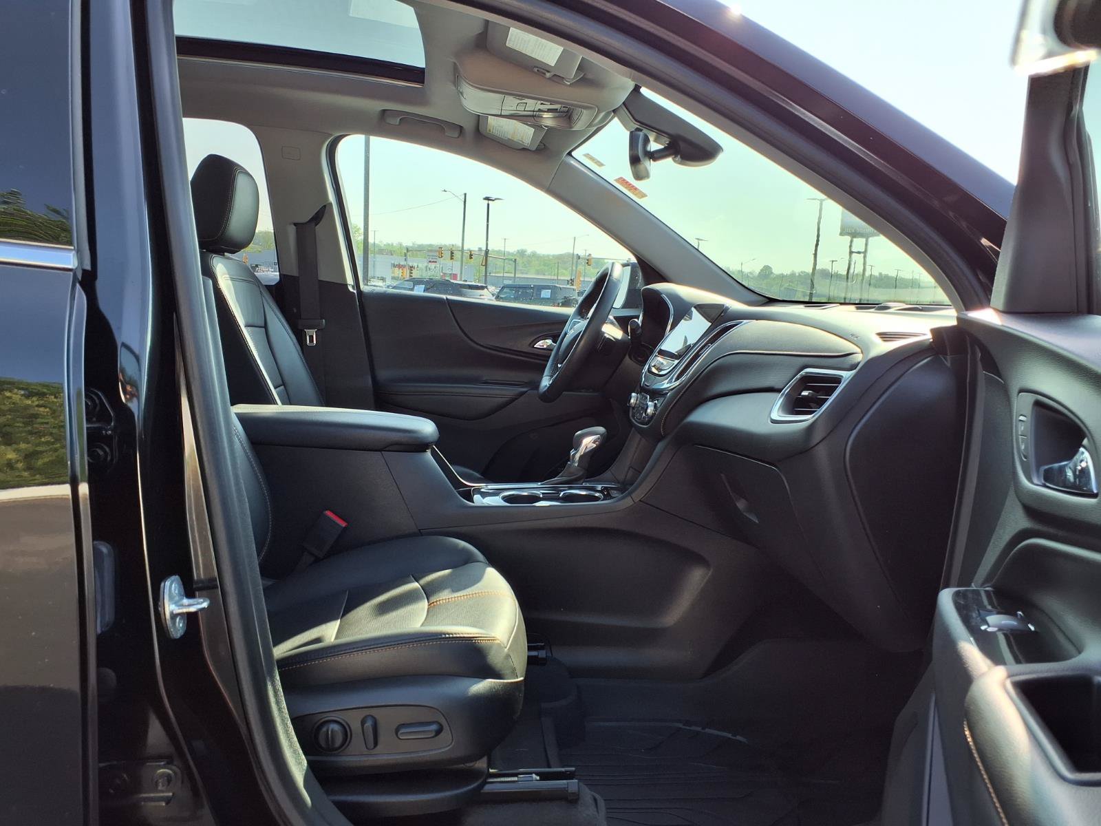 Used 2022 Chevrolet Equinox Premier FWD image 26