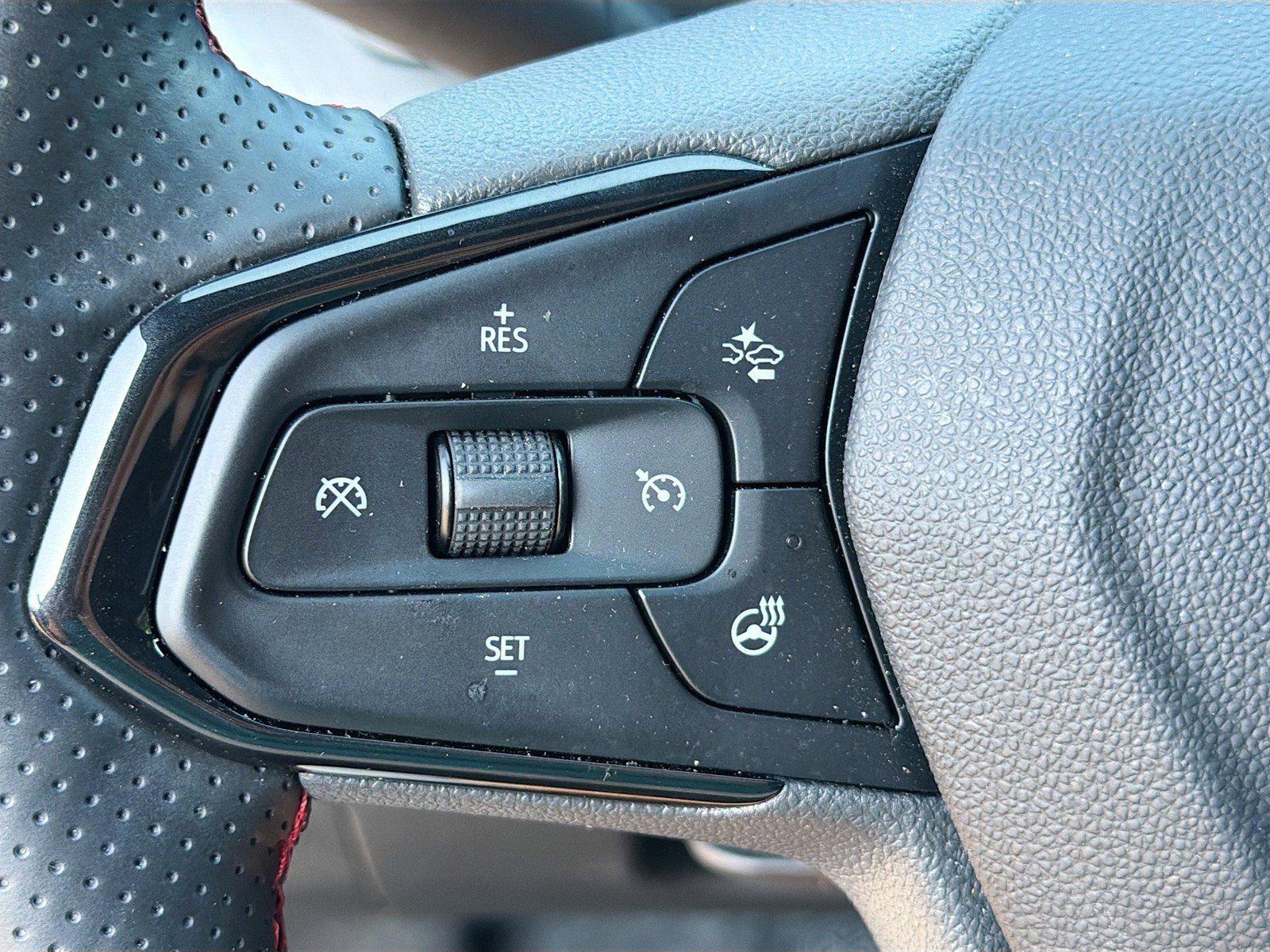 Used 2025 Chevrolet Trax RS w/ Driver Confidence Package FWD image 11