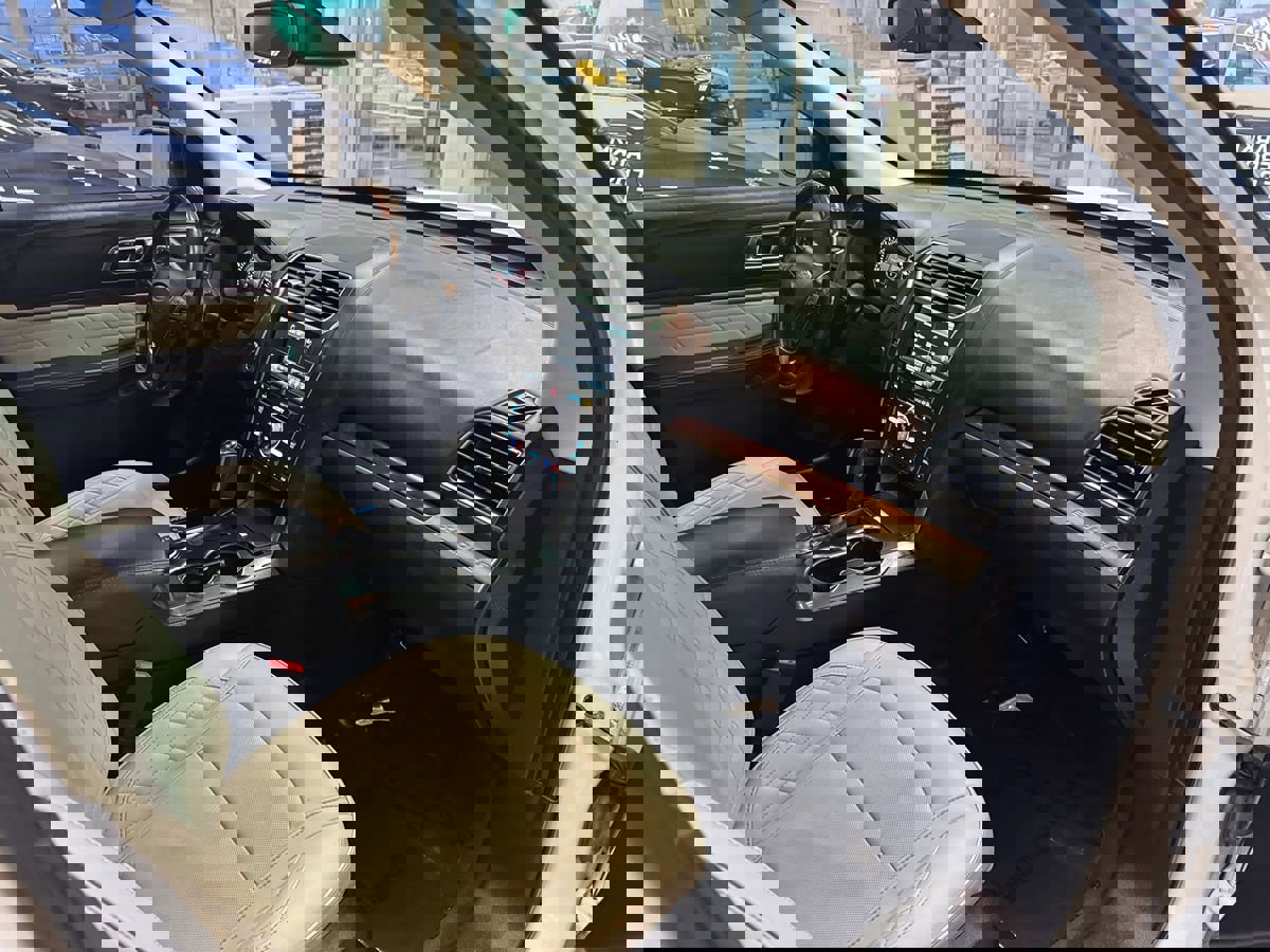 Used 2016 Ford Explorer Platinum image 17