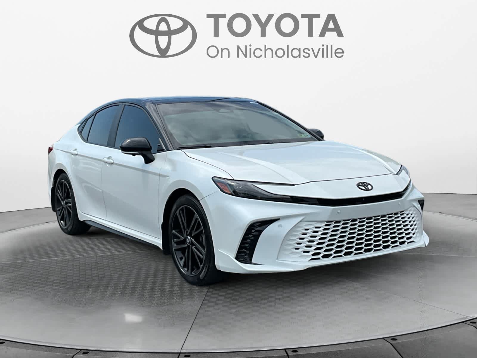 Used 2025 Toyota Camry Hybrid AWD/4WD image 7