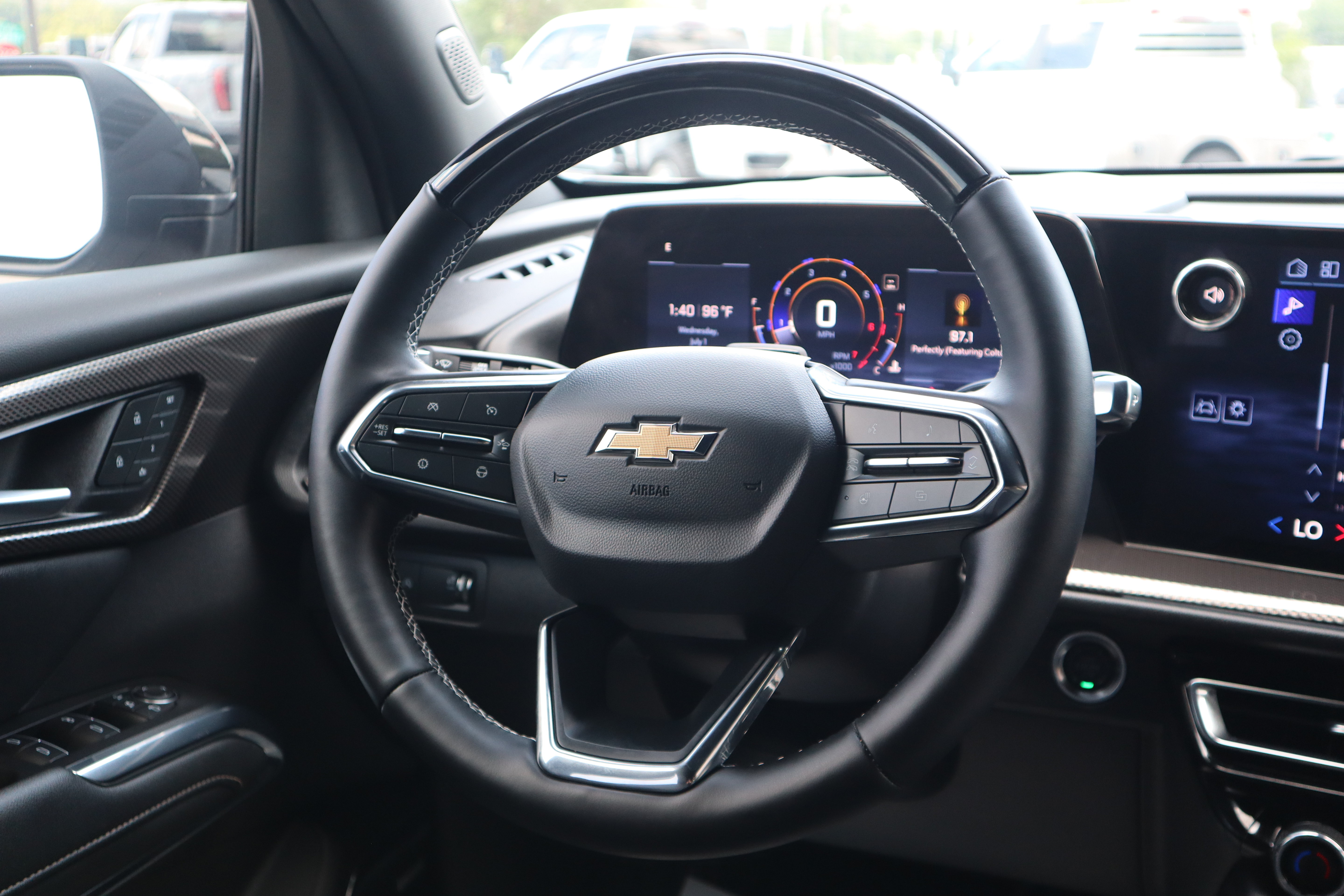 Used 2025 Chevrolet Traverse High Country FWD image 14