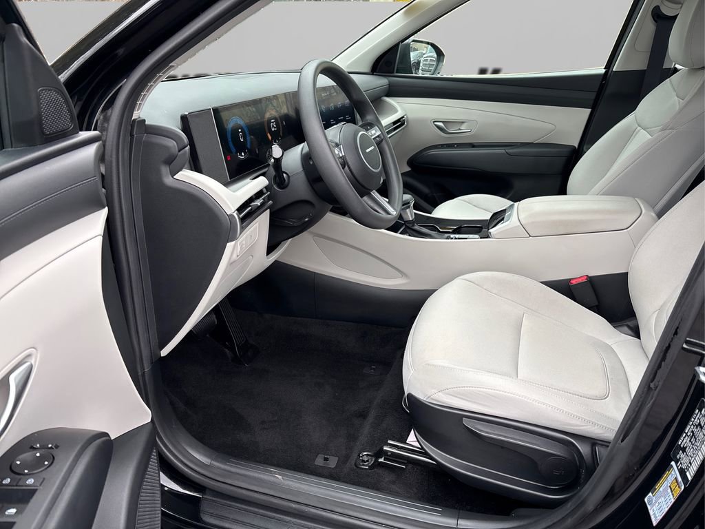 Certified 2025 Hyundai Tucson SE image 9
