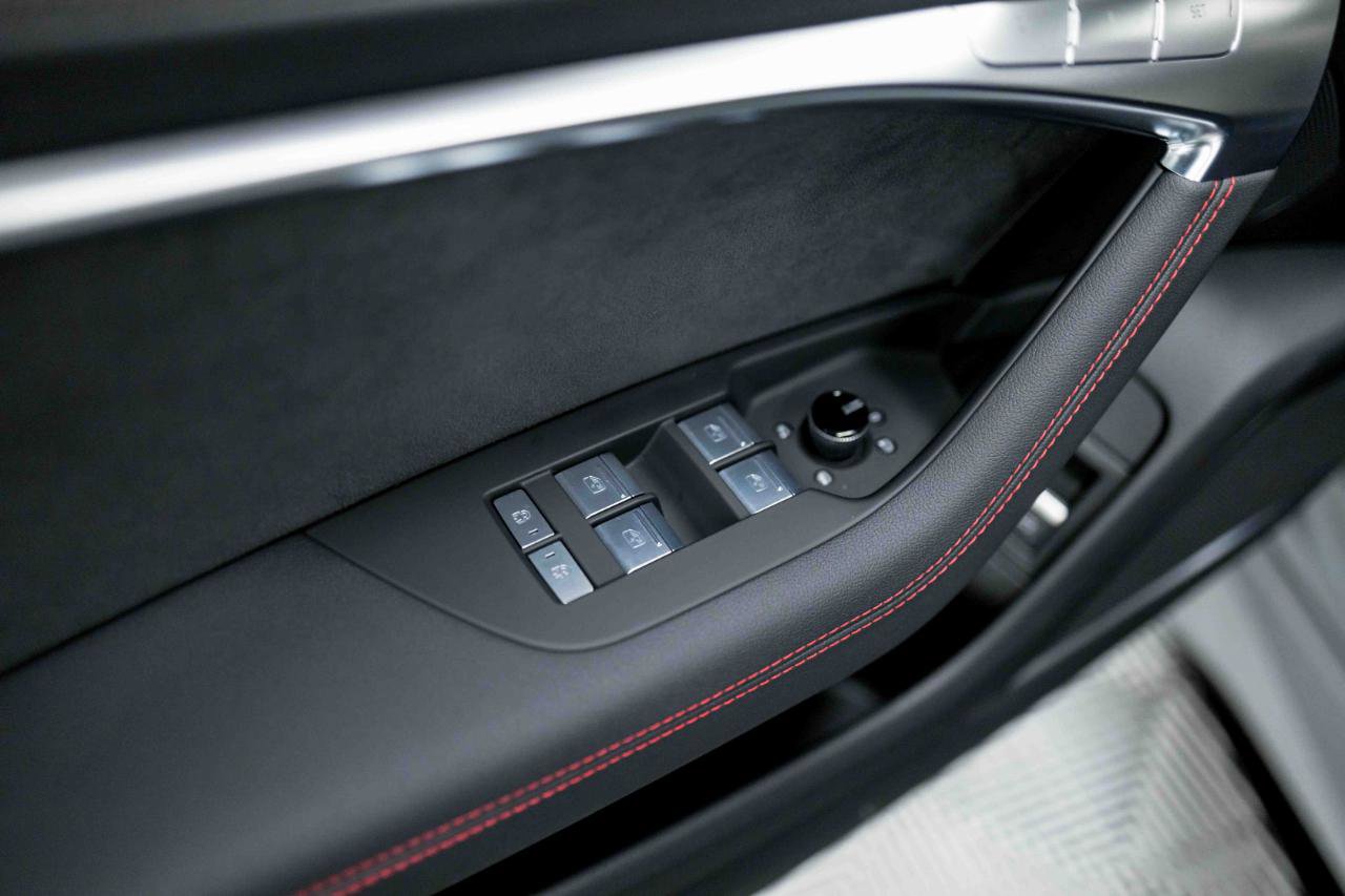 Used 2025 Audi RS 6 performance AWD/4WD image 42