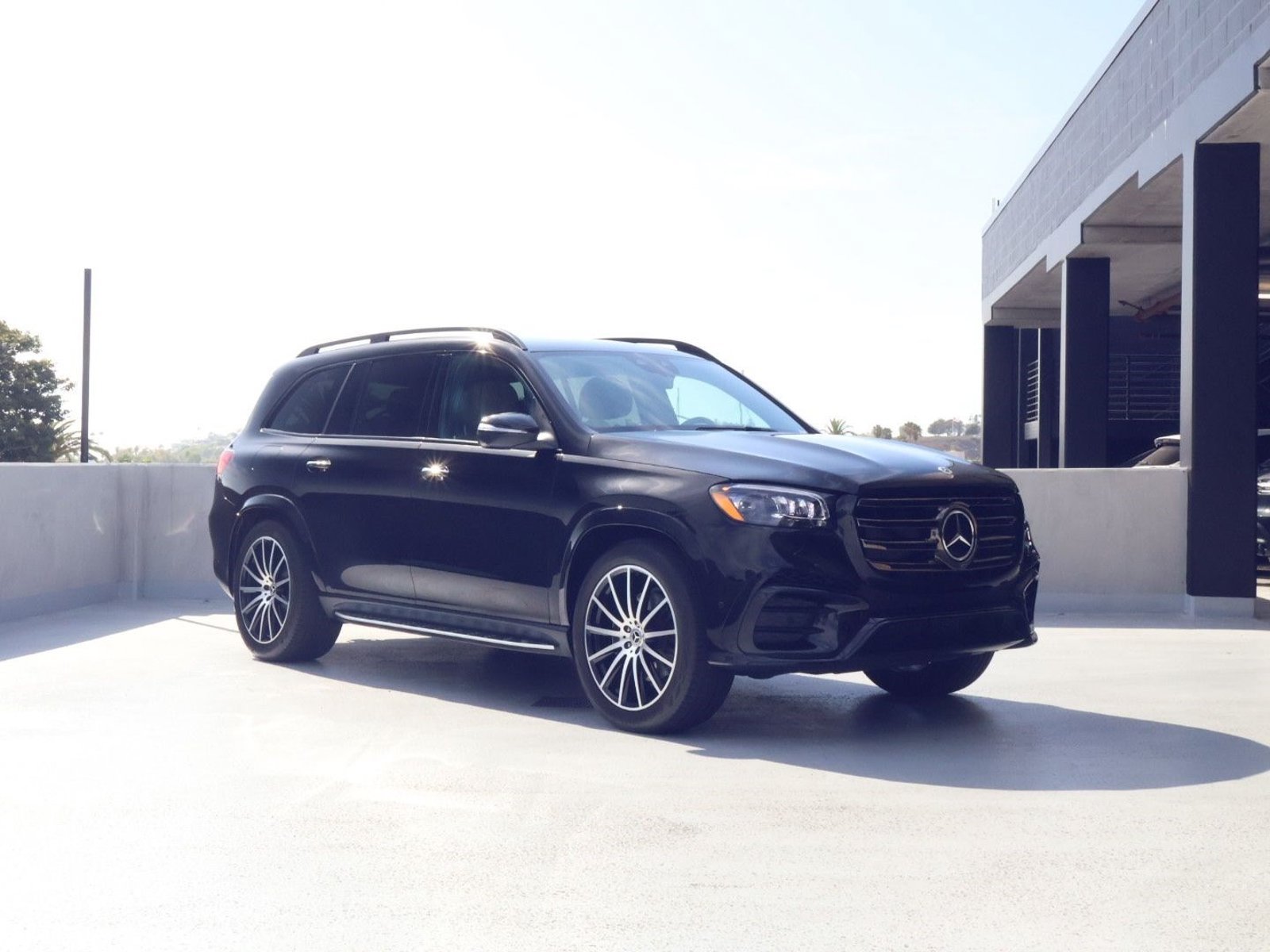 Used 2025 Mercedes-Benz GLS 580 4MATIC image 7