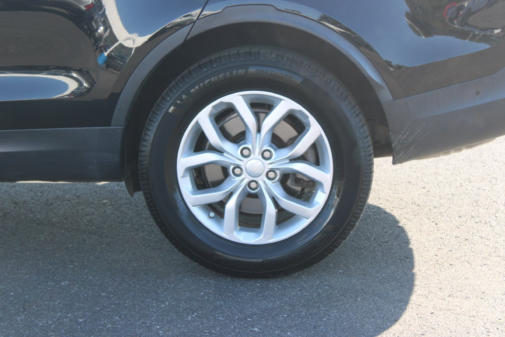 Used 2019 Land Rover Discovery SE AWD/4WD image 14