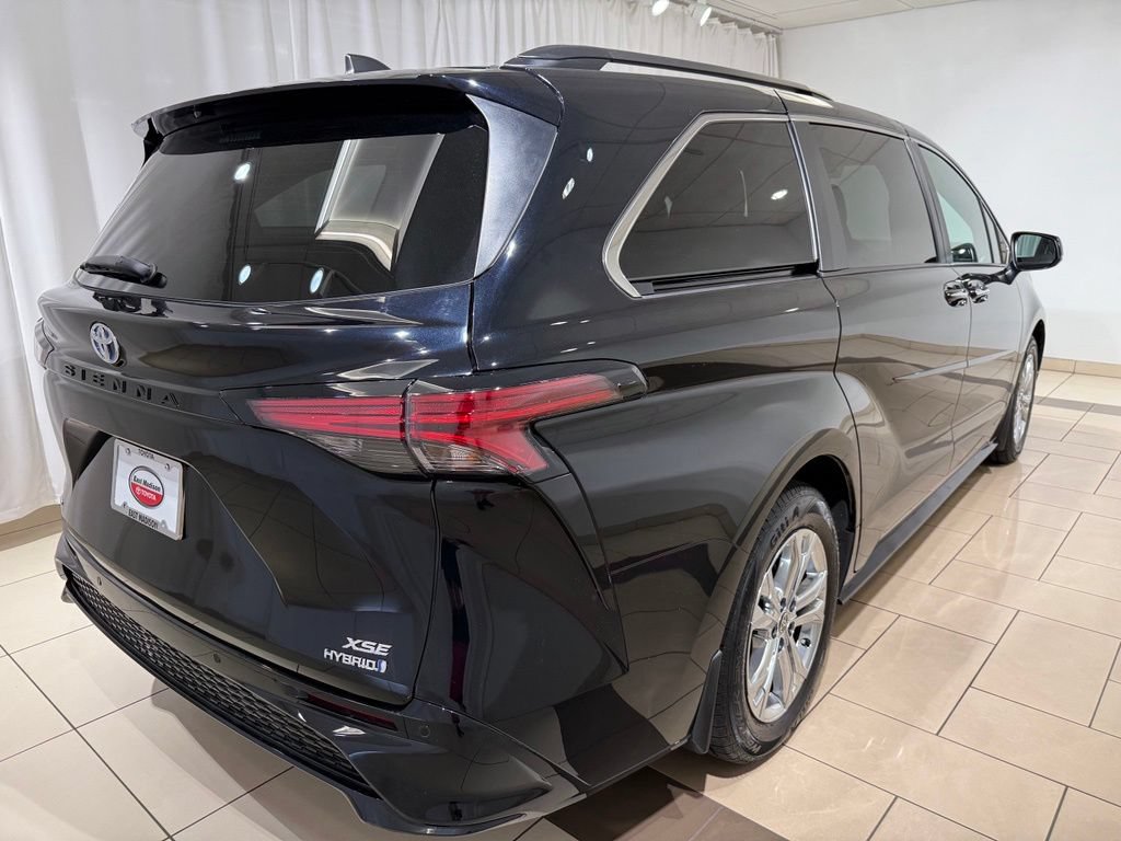 Certified 2023 Toyota Sienna XSE w/ XSE Plus Package AWD/4WD image 5