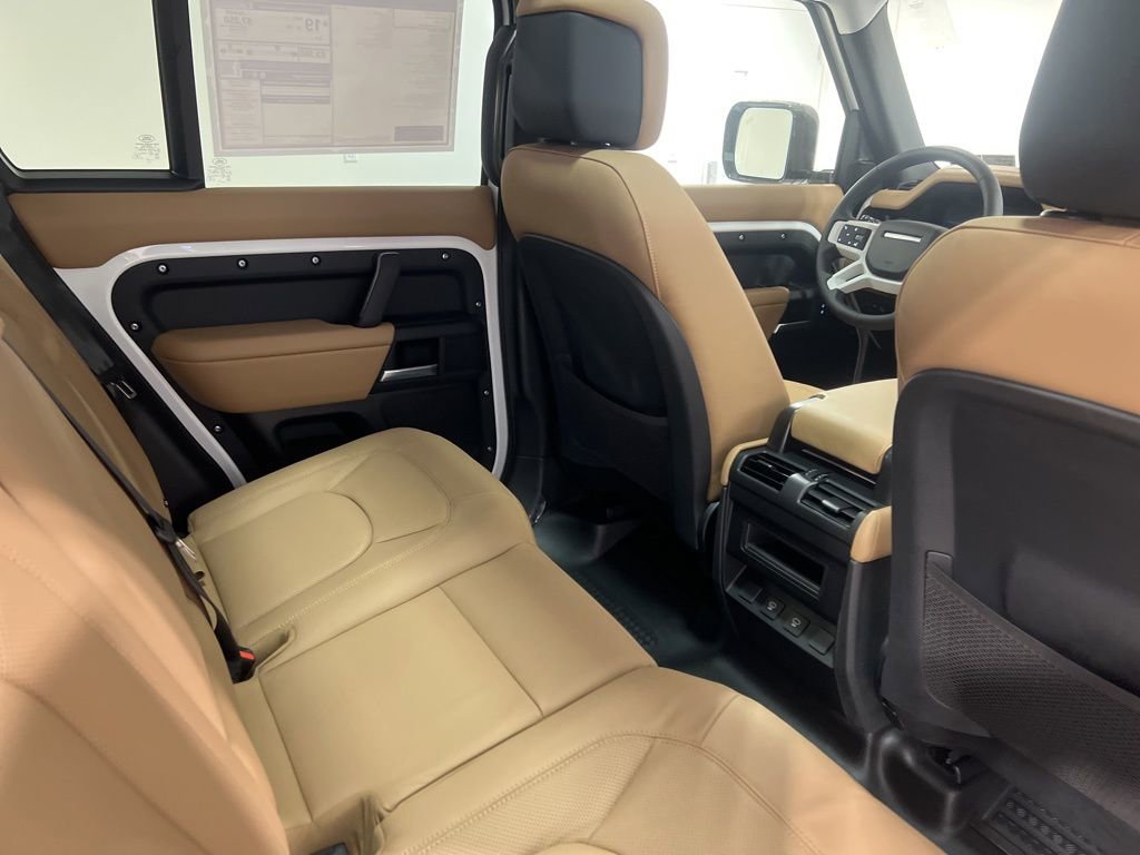 Used 2025 Land Rover Defender 110 S image 27