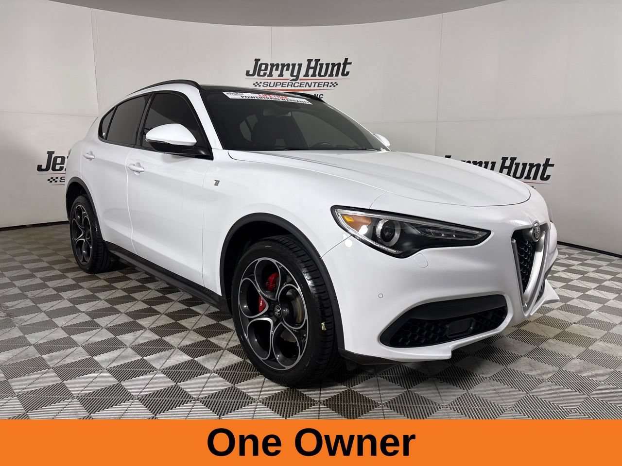 Used 2023 Alfa Romeo Stelvio Ti w/ Active Assist Plus Package AWD/4WD image 4