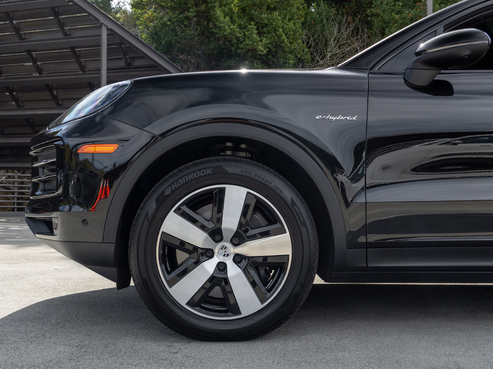 Certified 2025 Porsche Cayenne E-Hybrid Coupe w/ Premium Package Plus AWD/4WD image 13
