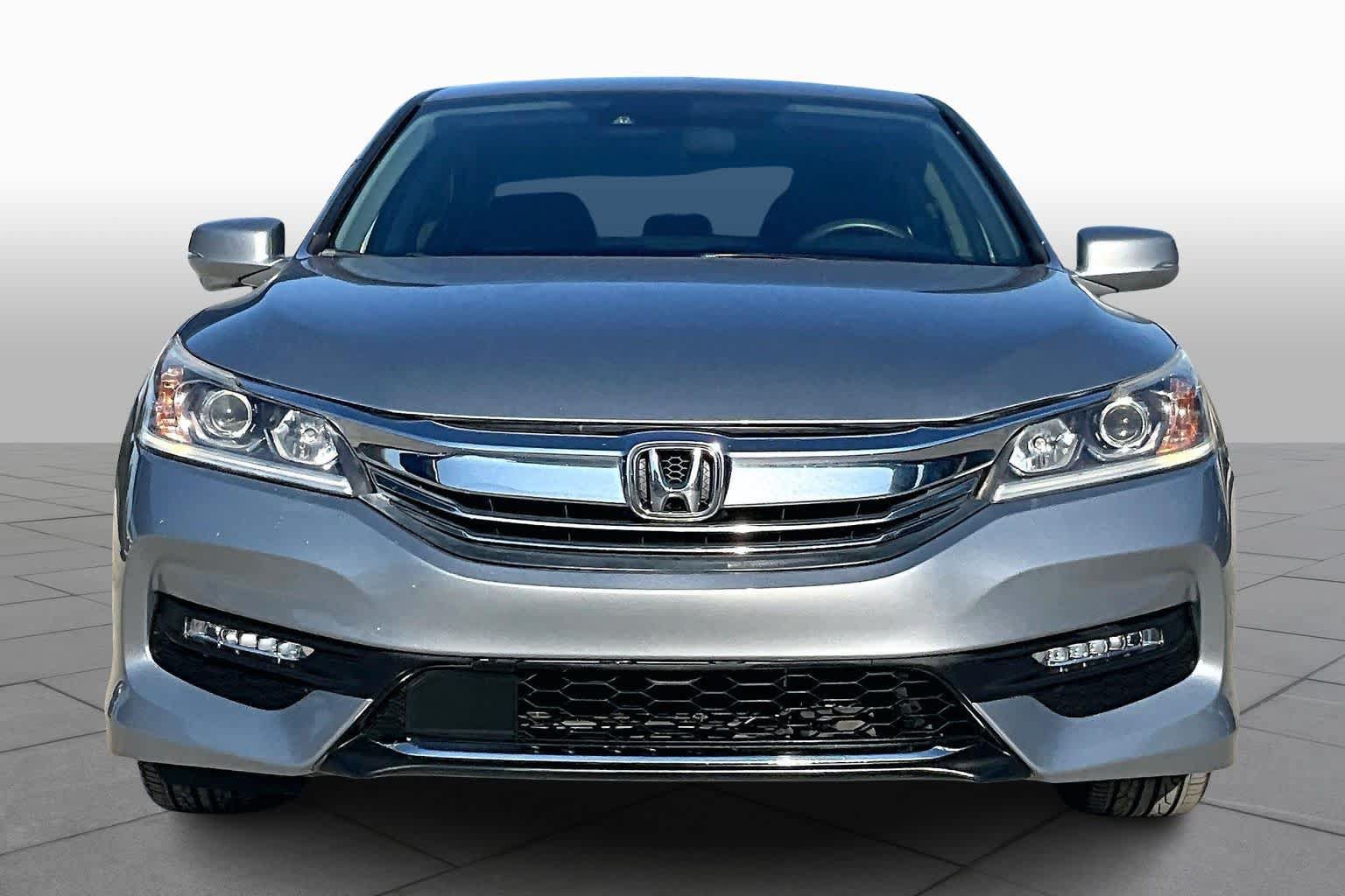 Used 2017 Honda Accord Hybrid Sedan image 4