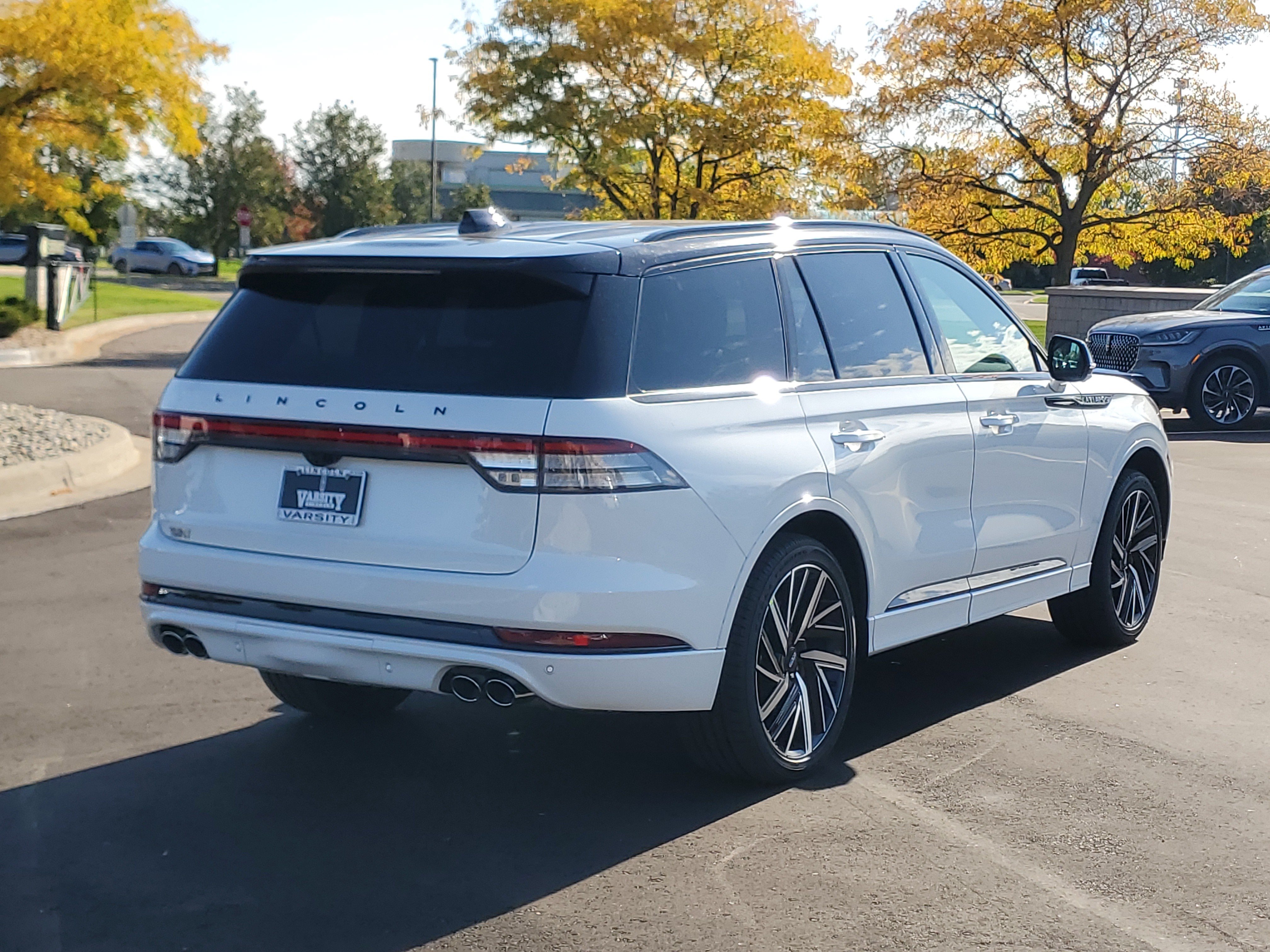 New 2027 Lincoln Aviator Black Label w/ Black Label Special Edition AWD/4WD image 4