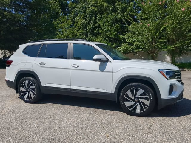 Used 2024 Volkswagen Atlas SE FWD image 2