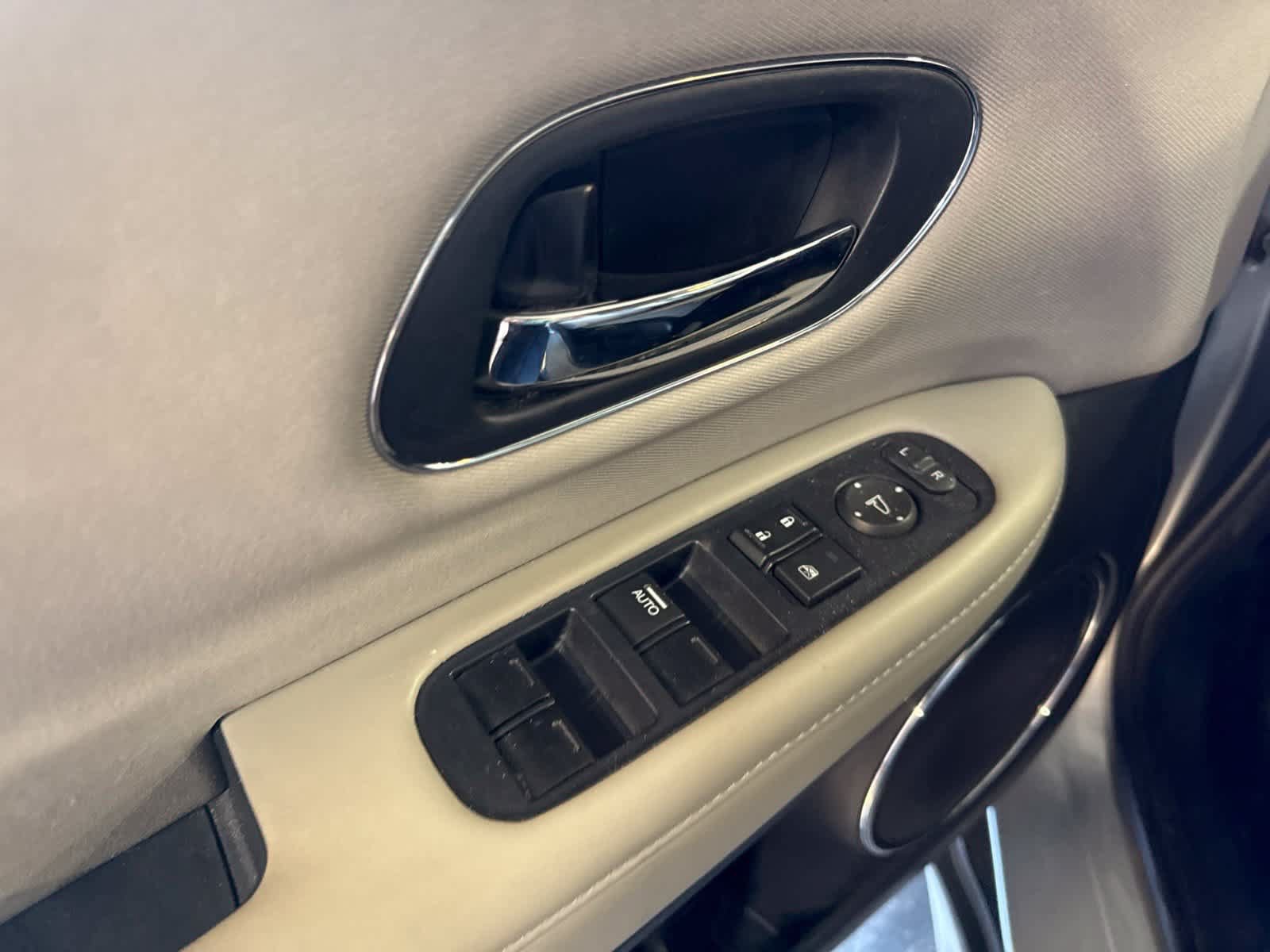 Used 2018 Honda HR-V EX image 17