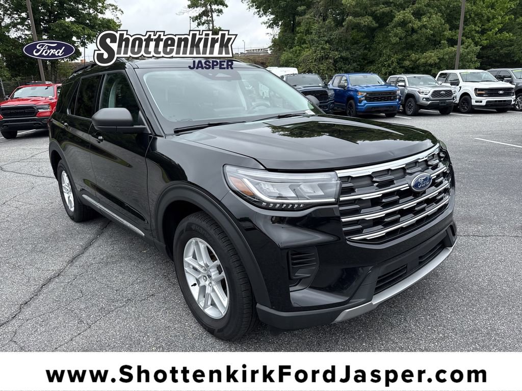 Used 2025 Ford Explorer Active AWD/4WD image 1