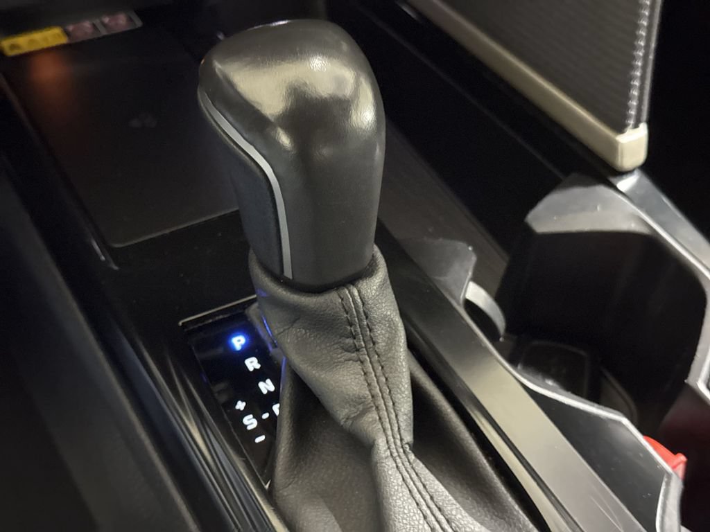 Used 2025 Toyota Camry Hybrid FWD image 17