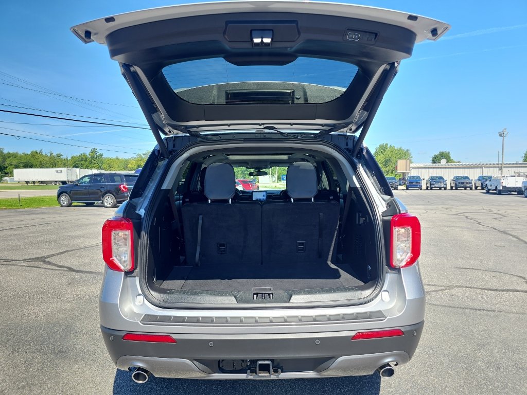 Used 2023 Ford Explorer XLT w/ Equipment Group 202A AWD/4WD image 10