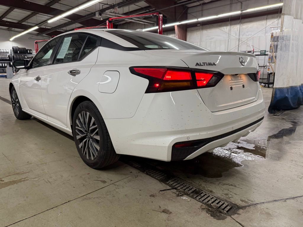 Used 2024 Nissan Altima 2.5 SV image 5