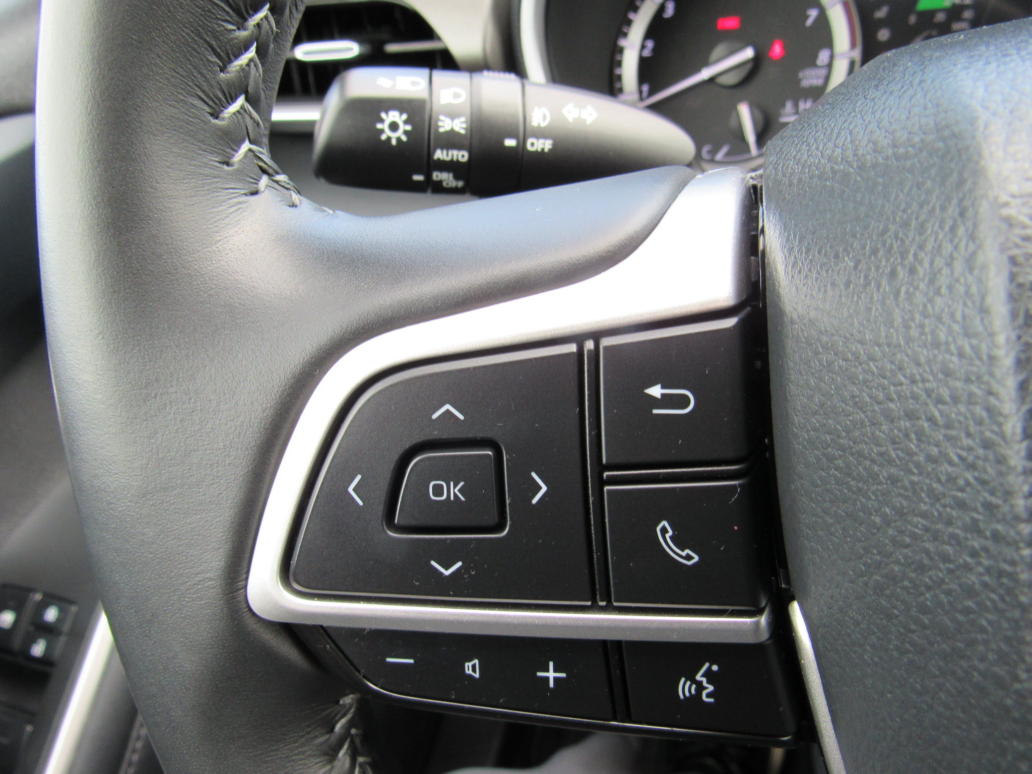 Used 2022 Toyota Highlander XLE AWD/4WD image 18