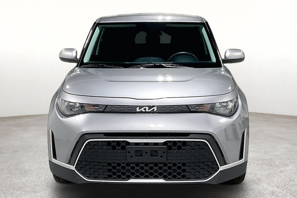 Used 2025 Kia Soul LX w/ LX Technology Package FWD image 4