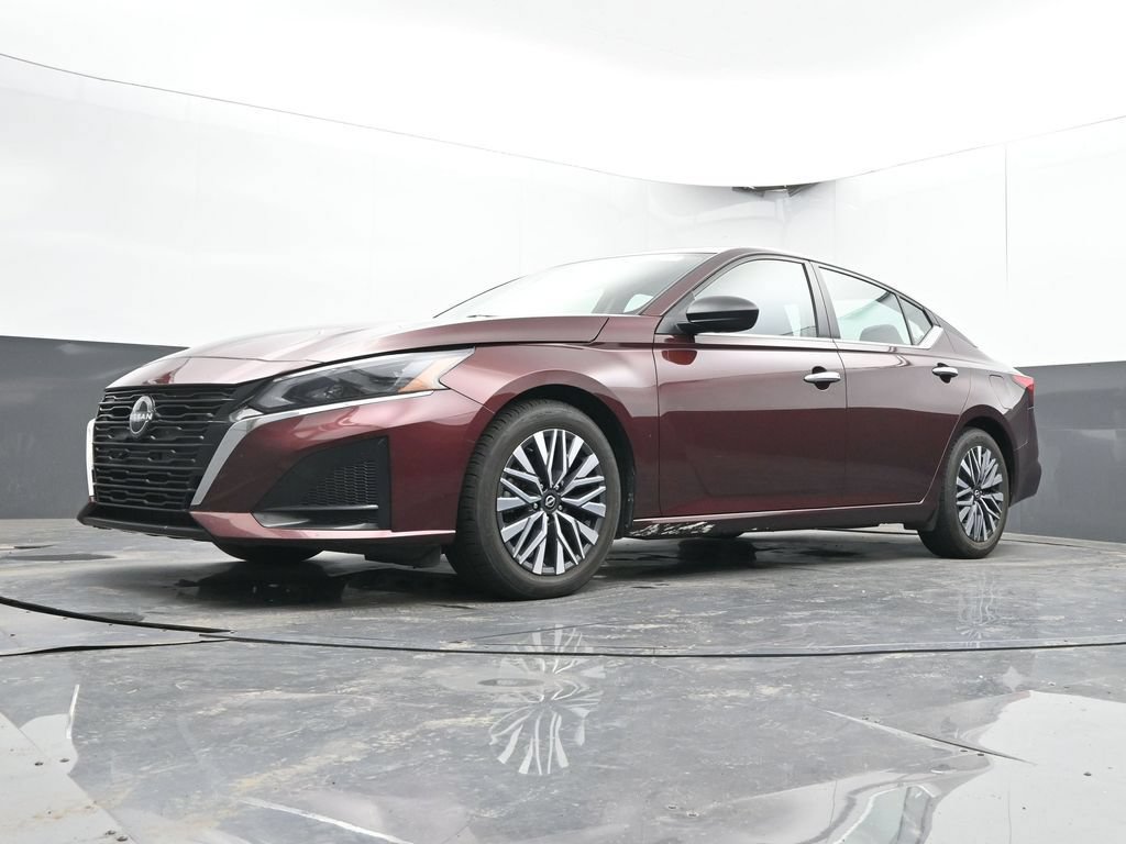 Used 2024 Nissan Altima 2.5 SV FWD image 45