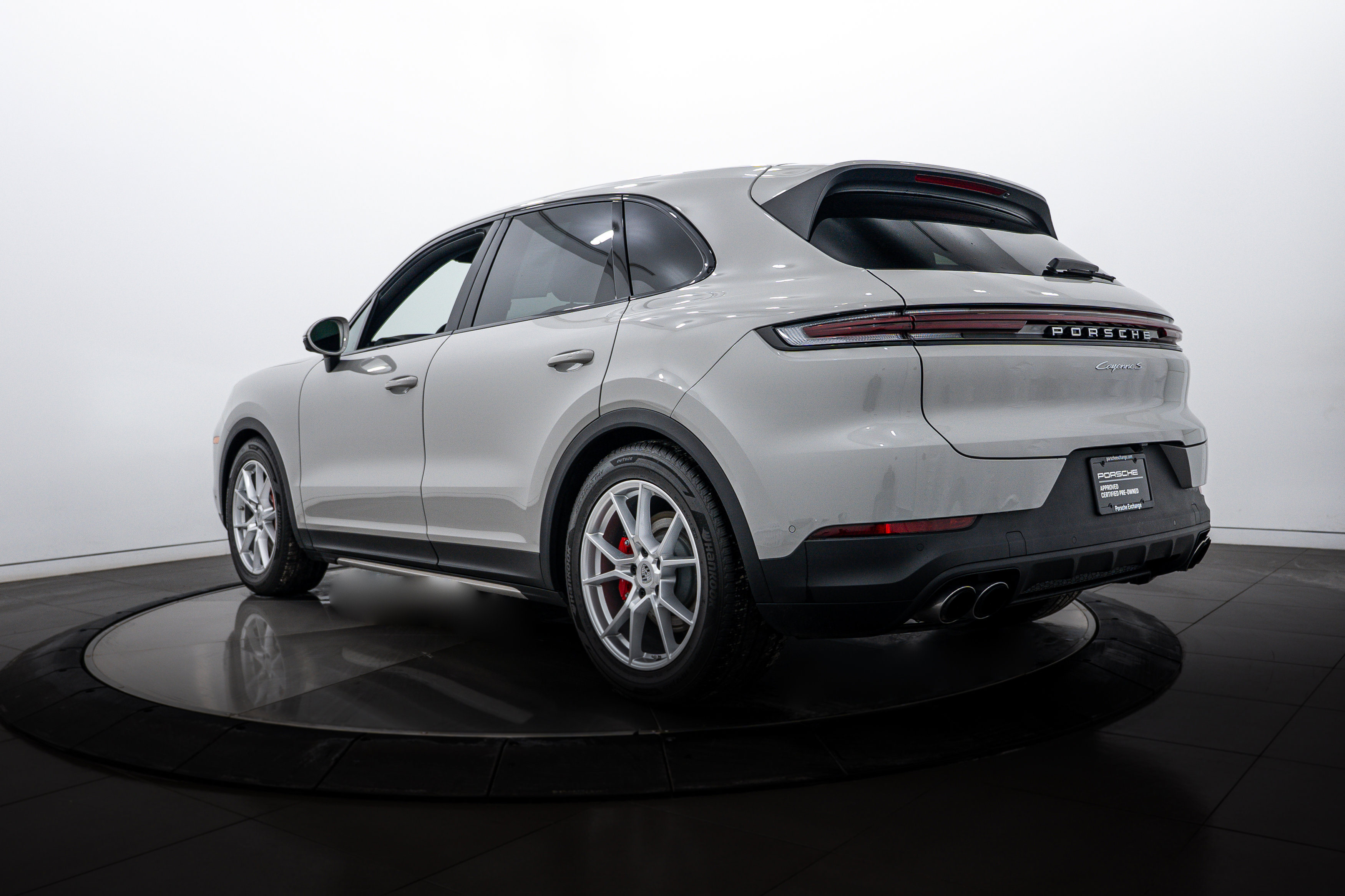 Certified 2025 Porsche Cayenne S AWD/4WD image 3