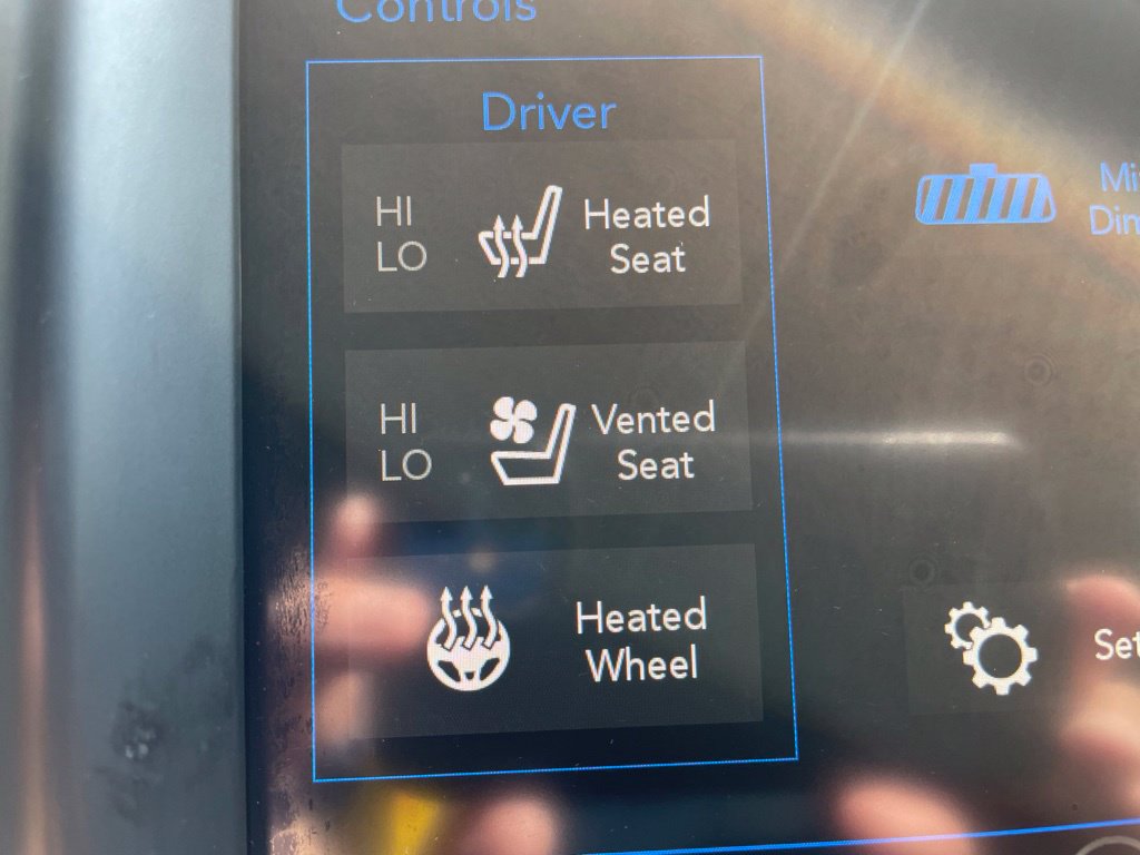 Used 2020 Chrysler 300 Limited AWD/4WD image 21