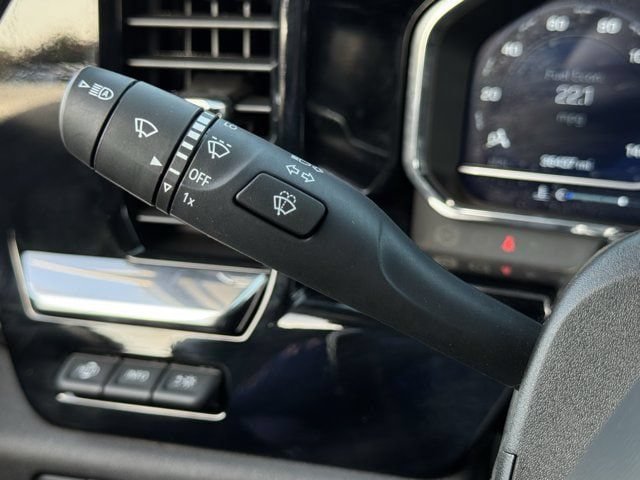 Used 2025 Chevrolet Silverado 1500 High Country AWD/4WD image 24