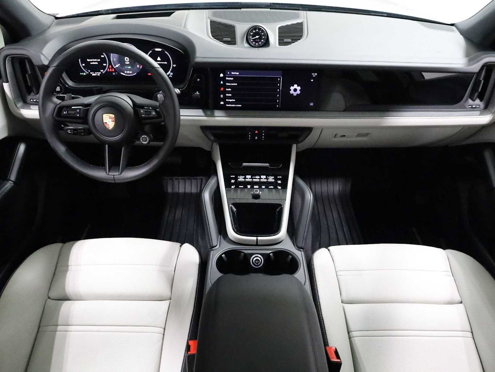 Certified 2025 Porsche Cayenne E-Hybrid AWD/4WD image 26