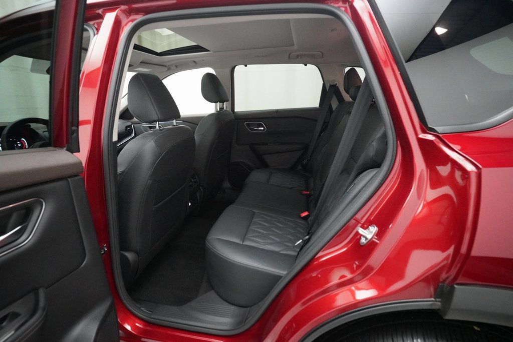 Used 2023 Nissan Rogue Platinum w/ Platinum Premium Package image 16