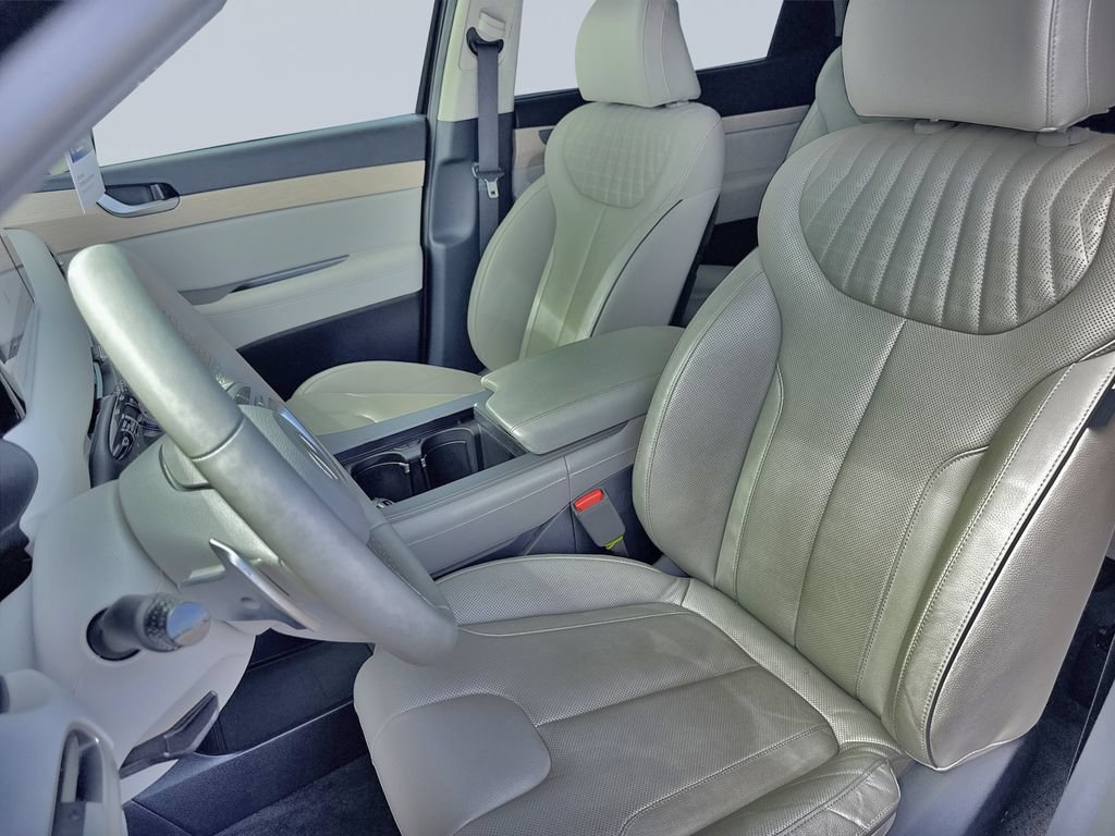 Used 2024 Hyundai Palisade Limited FWD image 11
