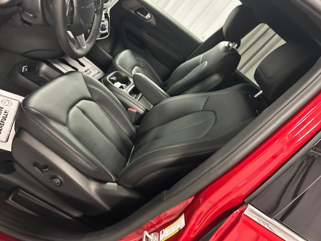 New 2027 Chrysler Pacifica Select FWD image 10