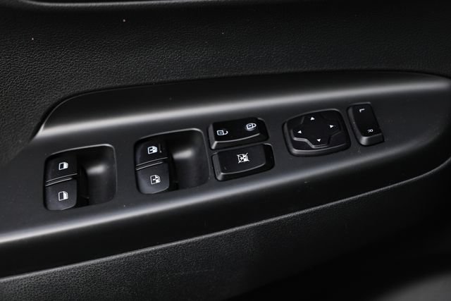 Used 2023 Hyundai Kona SE FWD image 17