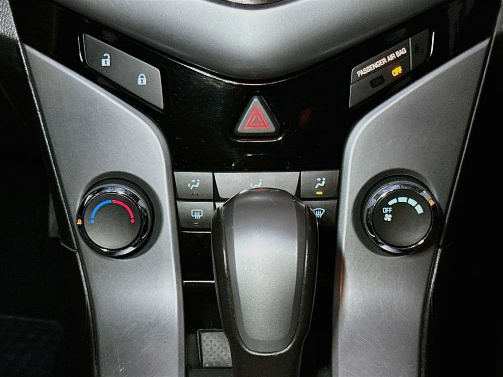 Used 2011 Chevrolet Cruze LT FWD image 13