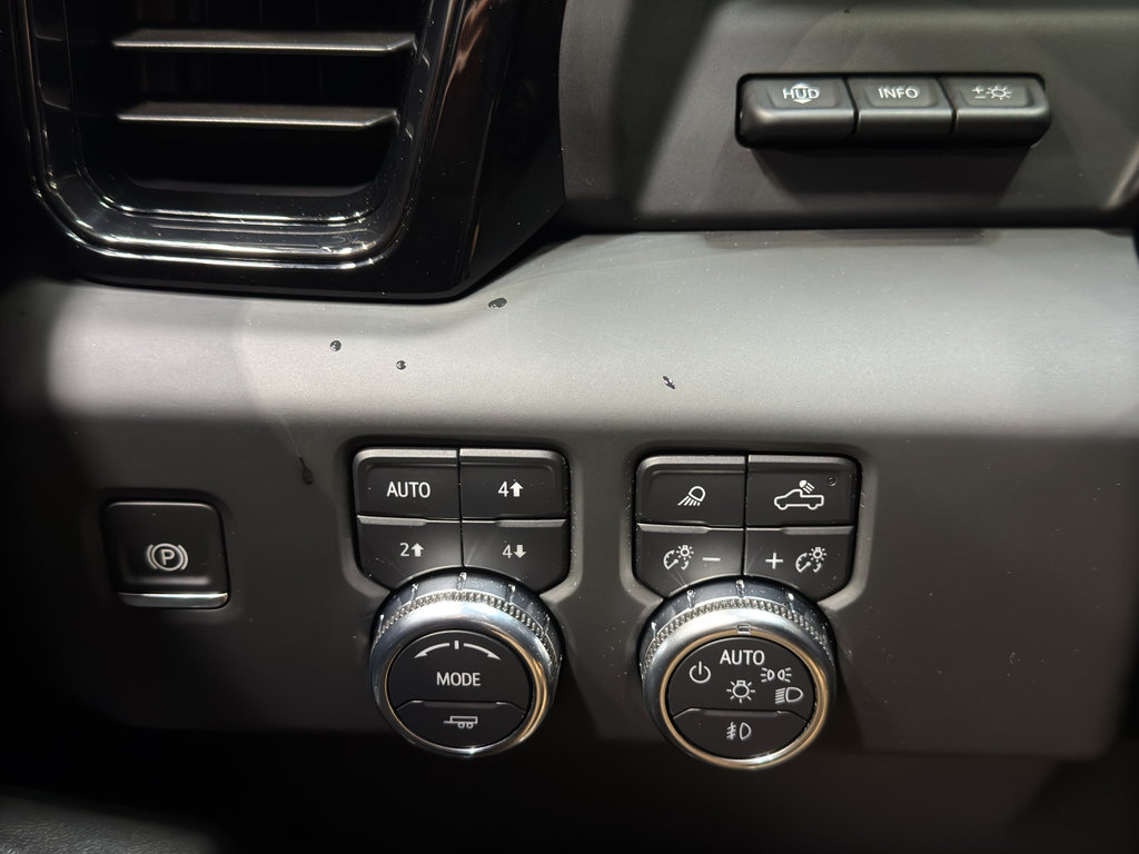 Used 2024 GMC Sierra 1500 AT4 w/ Technology Package AWD/4WD image 38