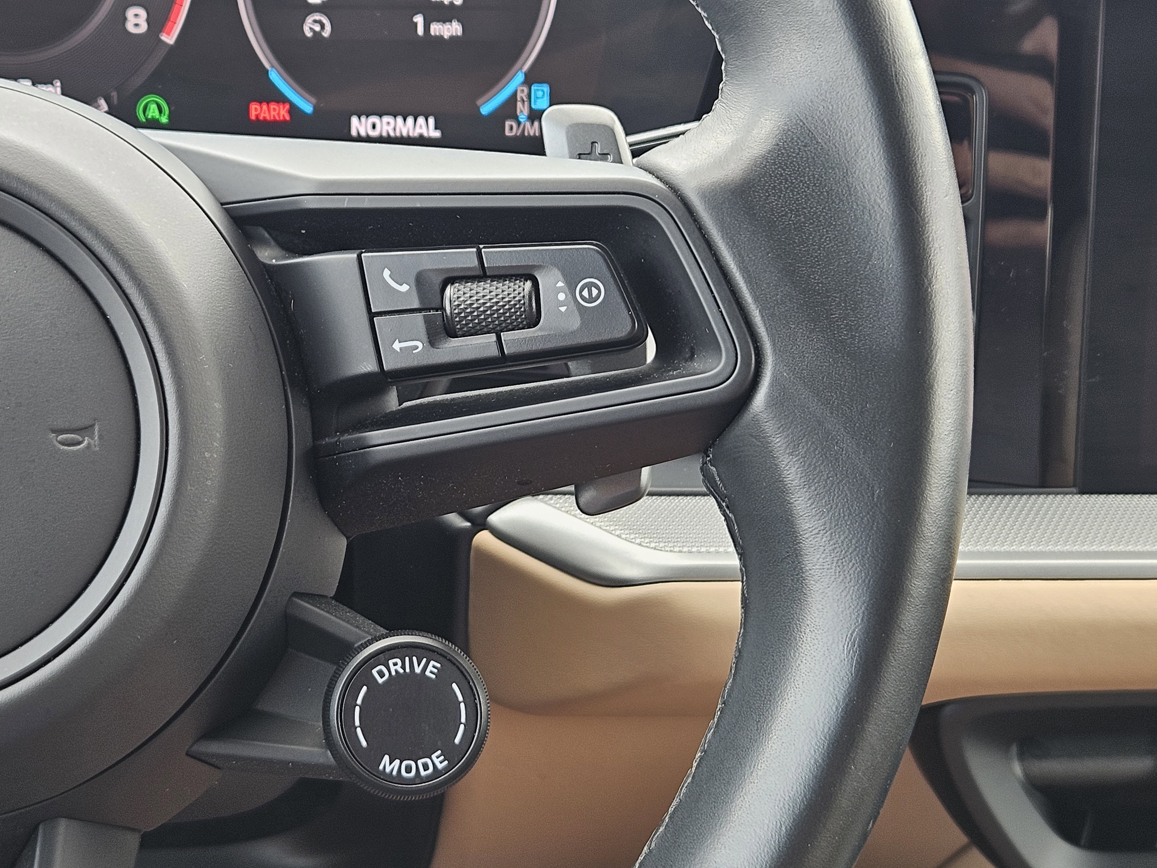 Certified 2024 Porsche Cayenne S AWD/4WD image 27