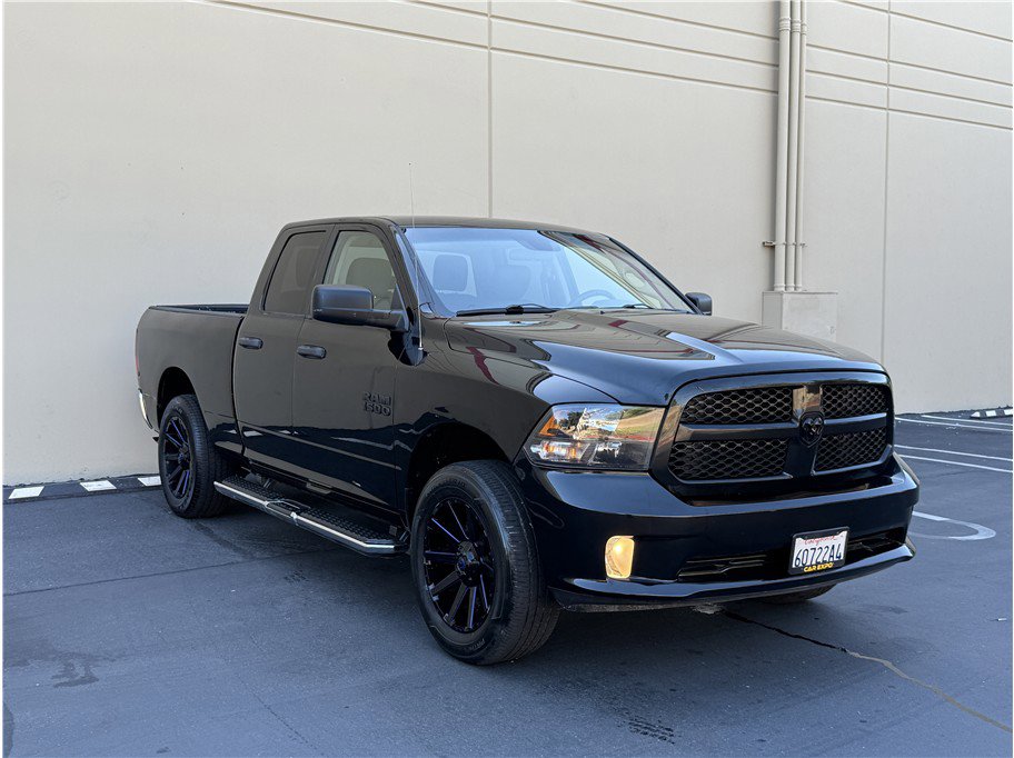 Used 2018 RAM 1500 Express w/ Black Ram 1500 Express Group AWD/4WD image 2