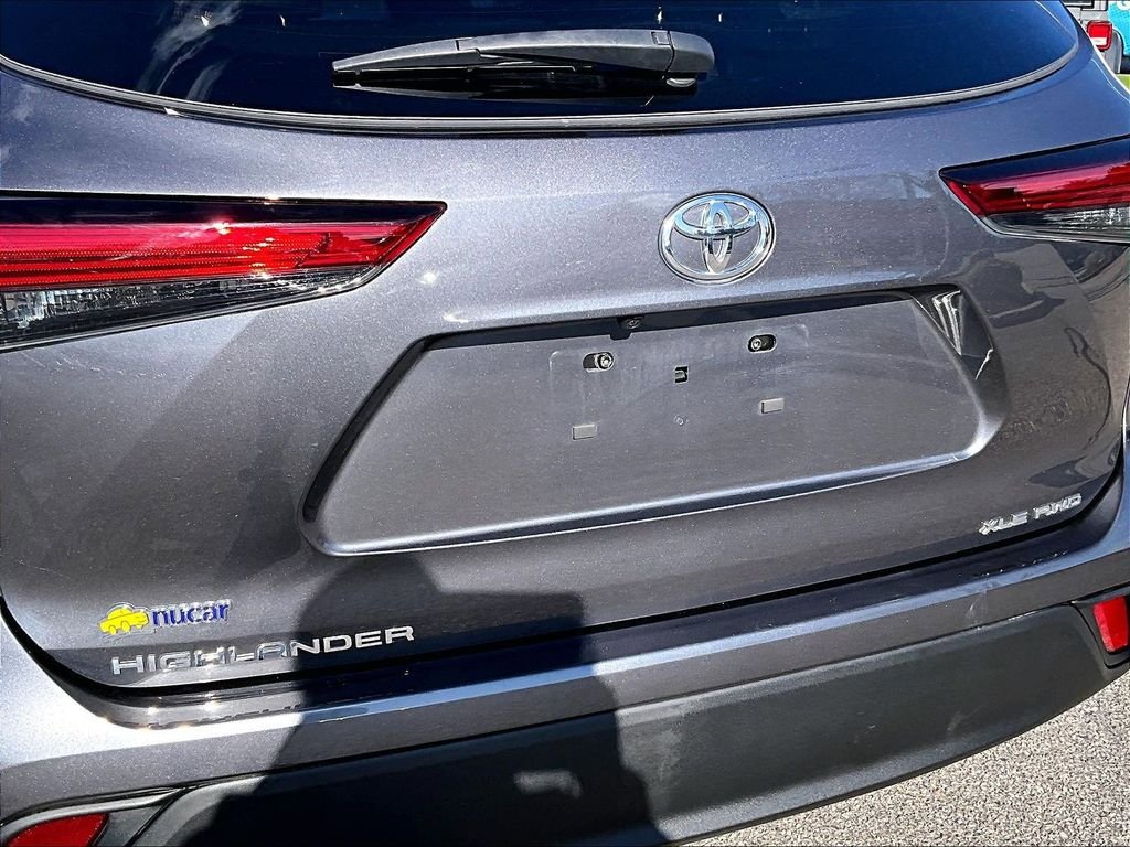 Used 2023 Toyota Highlander XLE AWD/4WD image 29