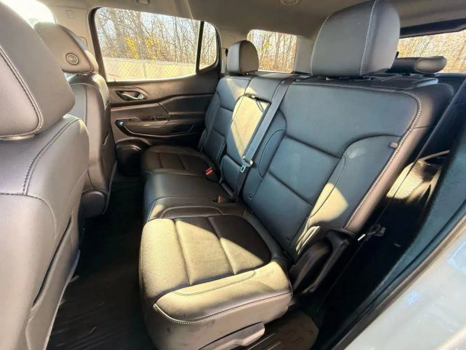 Used 2022 GMC Acadia SLT w/ LPO, Floor Liner Package image 17